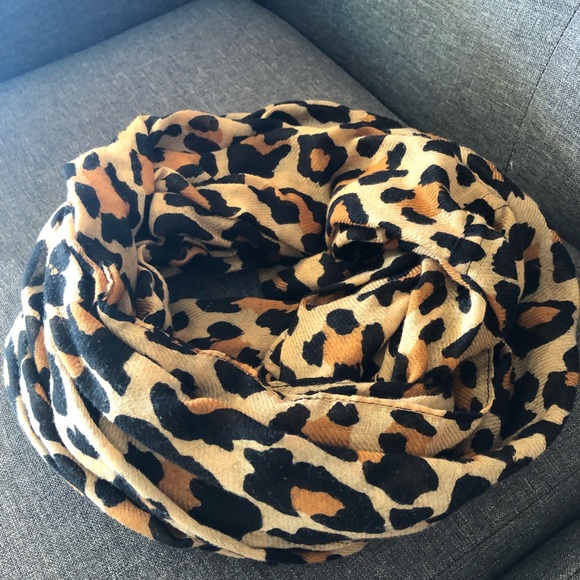 H&M Accessories - H&M leopard infinity scarf